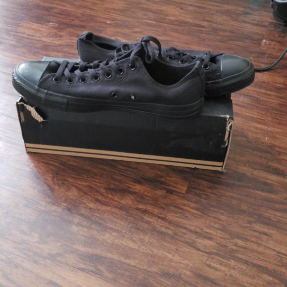 Converse - Picture 2 of 3